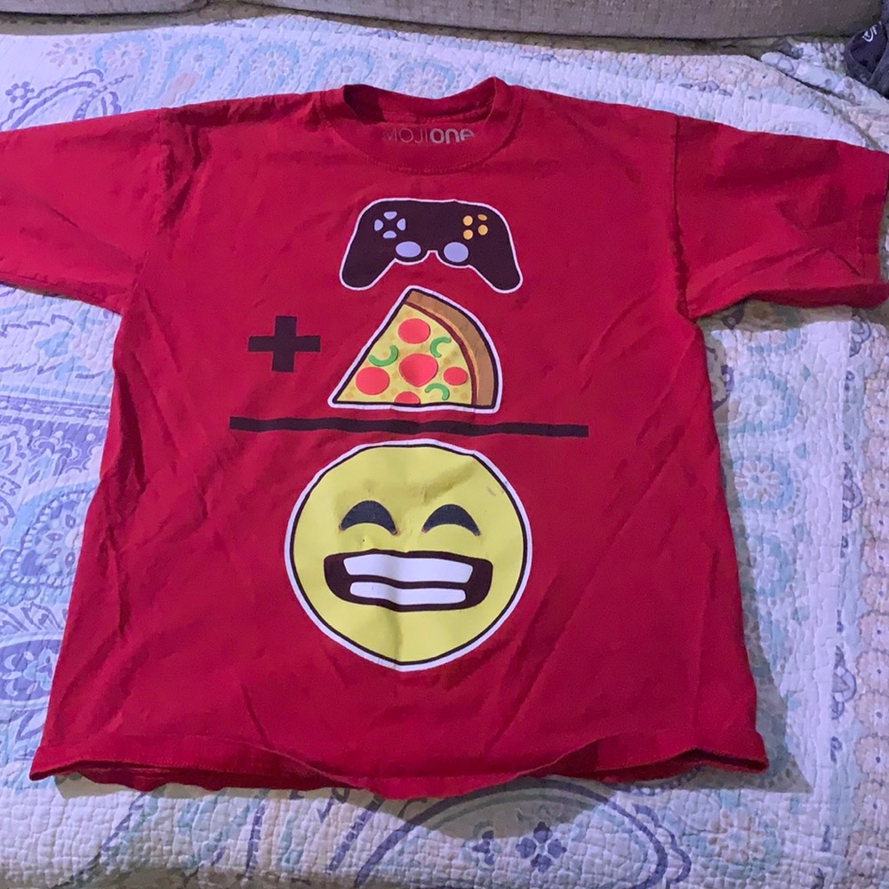 Good used condition emoji T shirt